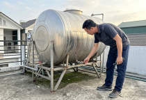 Bồn nước inox đặt ngoài trời lâu năm cần kiểm tra những gì để sử dụng an toàn?
